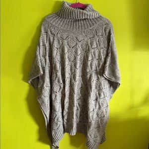 NWT Lauren Conrad Gray Short Sleeve Sweater Poncho Size O/S